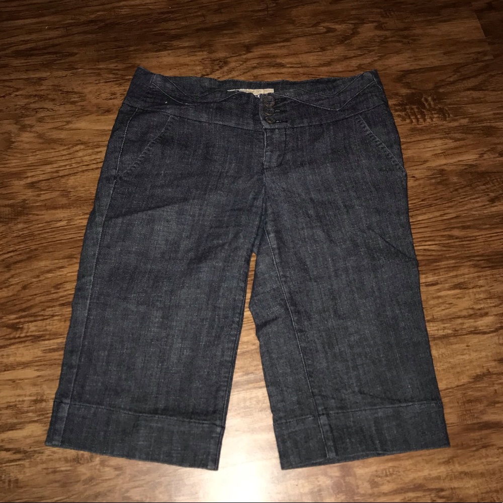 Is Shorts has no stains.